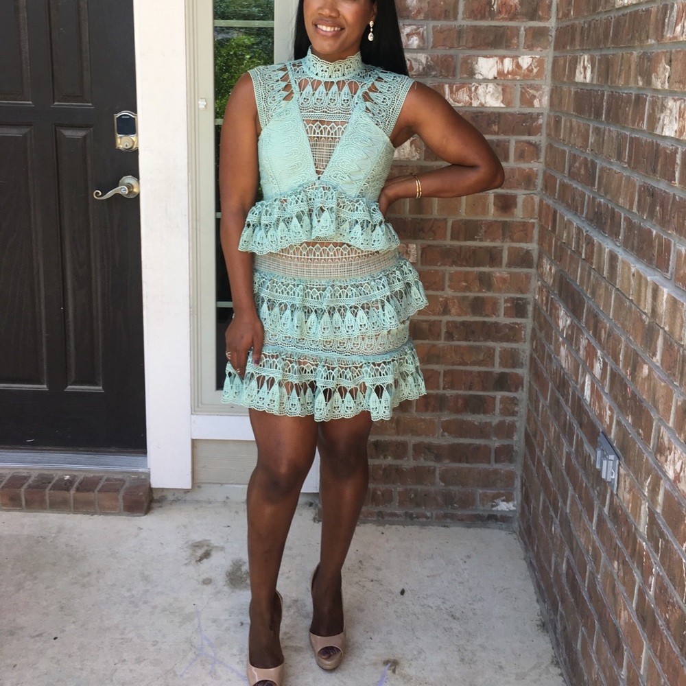 Mint green dress. Perfect for a wedding!!